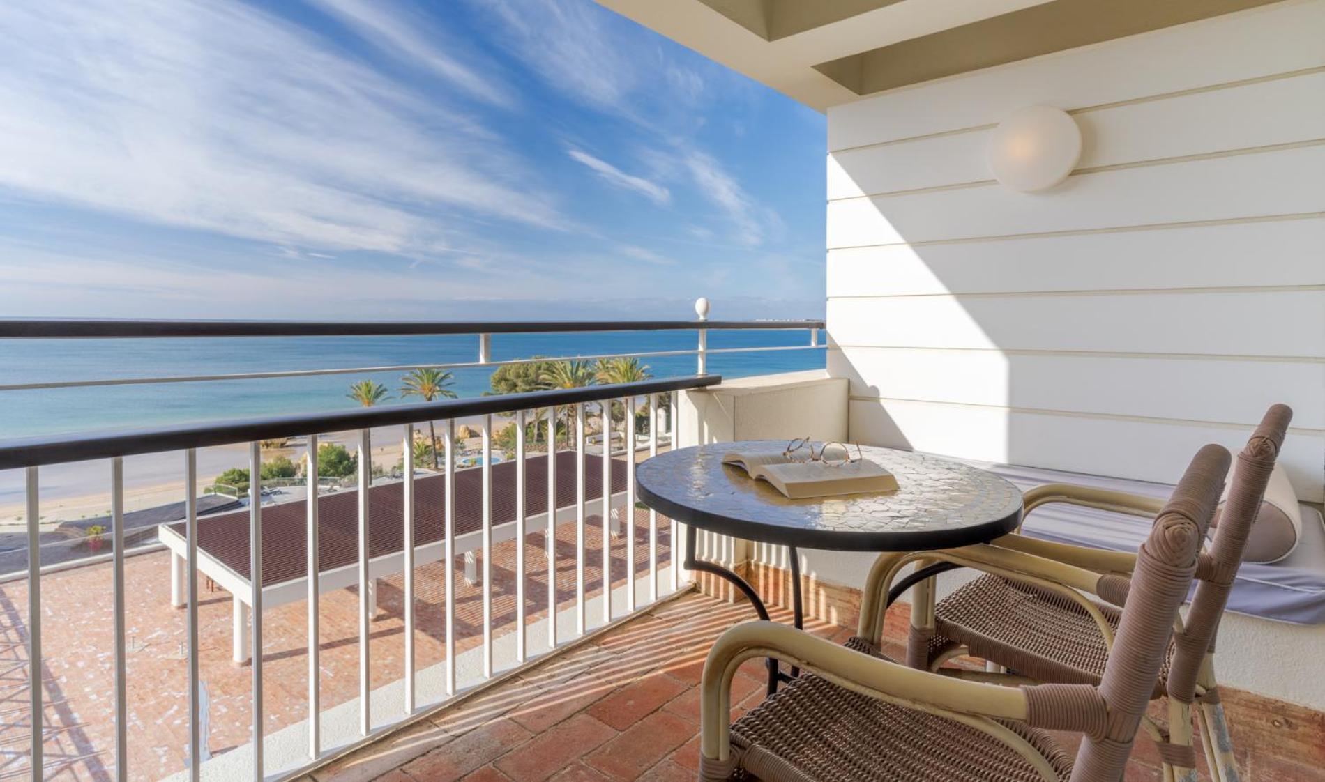 Pestana Alvor Praia Premium Beach & Golf Resort Bagian luar foto A balcony