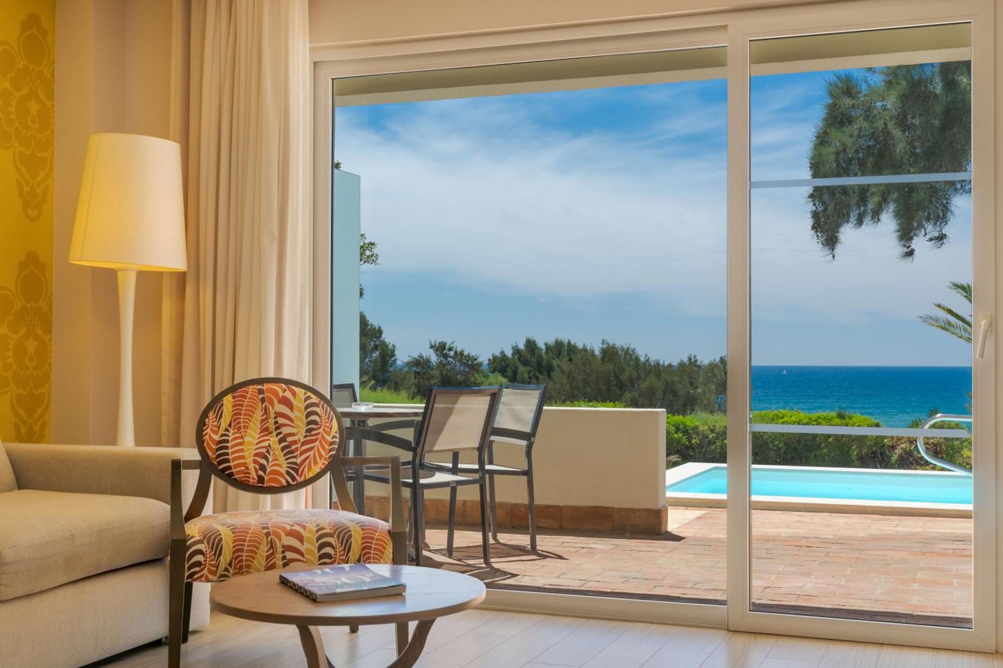 Pestana Alvor Praia Premium Beach & Golf Resort Bagian luar foto A room at the resort