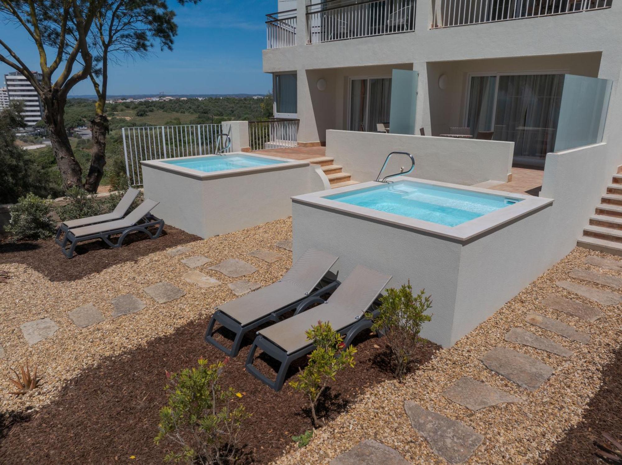 Pestana Alvor Praia Premium Beach & Golf Resort Bagian luar foto A private pool at a hotel